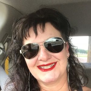 Meet your Posher, Denise